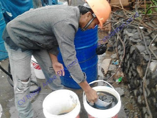 Pada saat truck mixer sampai di lokasi diadakan pengambilan slump beton dimana slump yang disyaratkan 6 – 10 cm