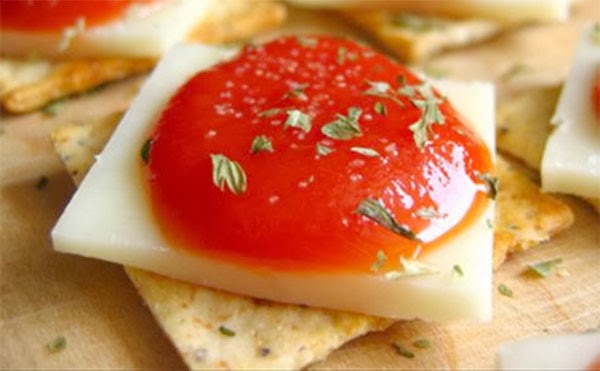 Pizza crackers: Crackers topped with cheese and tomato sauce that look just like mini pizzas