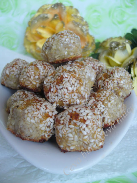 Chiftelute cu susan la cuptor