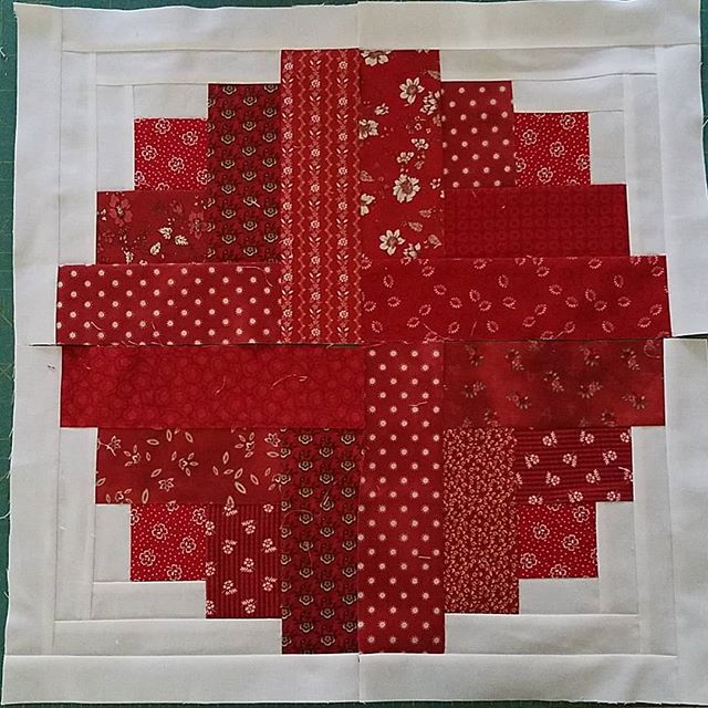 Janice Elaine Sews Curved Log Cabin Quilt Top