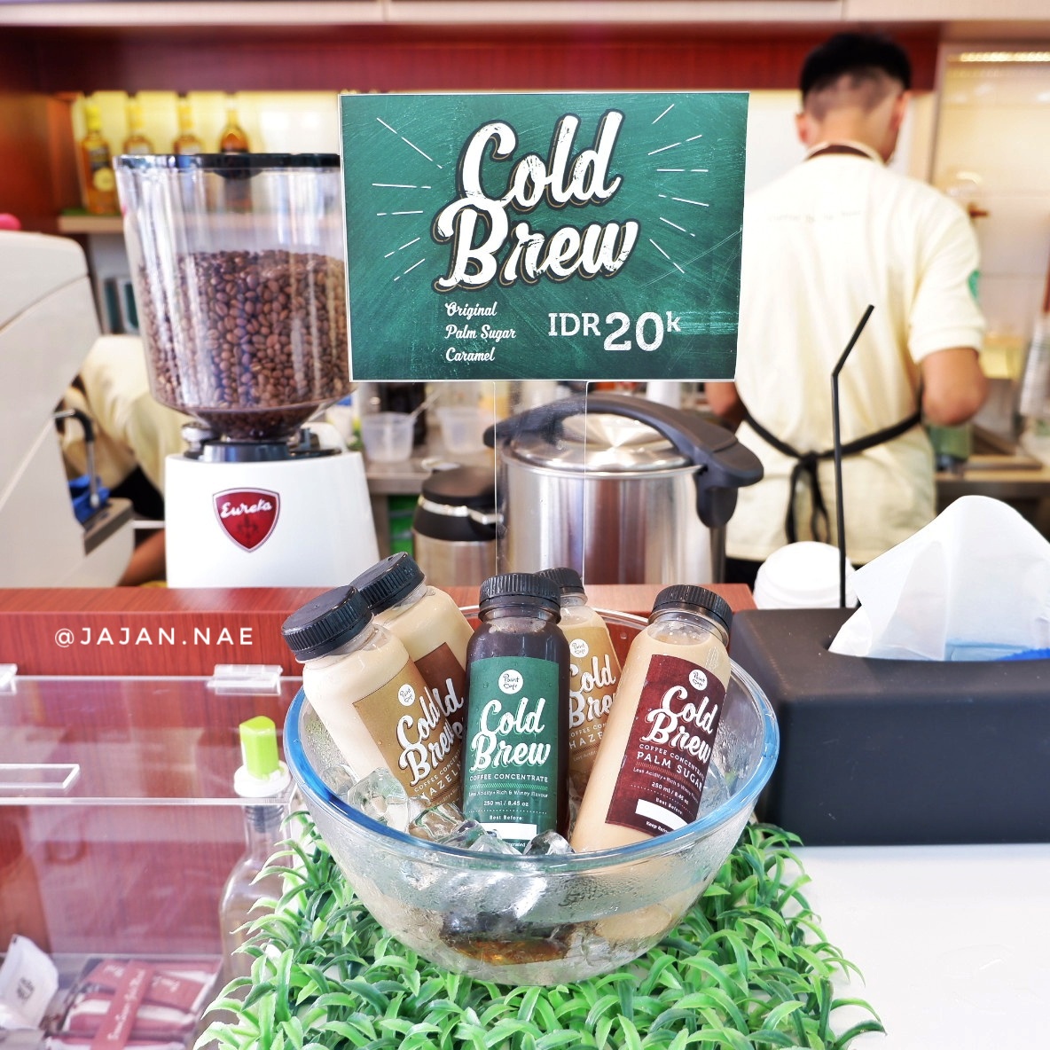 Ngopi di Cafe Indomaret Point? Kece gak sih? Jajan bareng Nae!