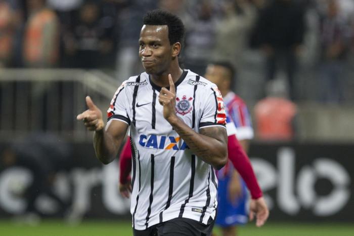 [ENQUETE] Para você, Gil é a contratação que vai 'salvar' a zaga do Corinthians?