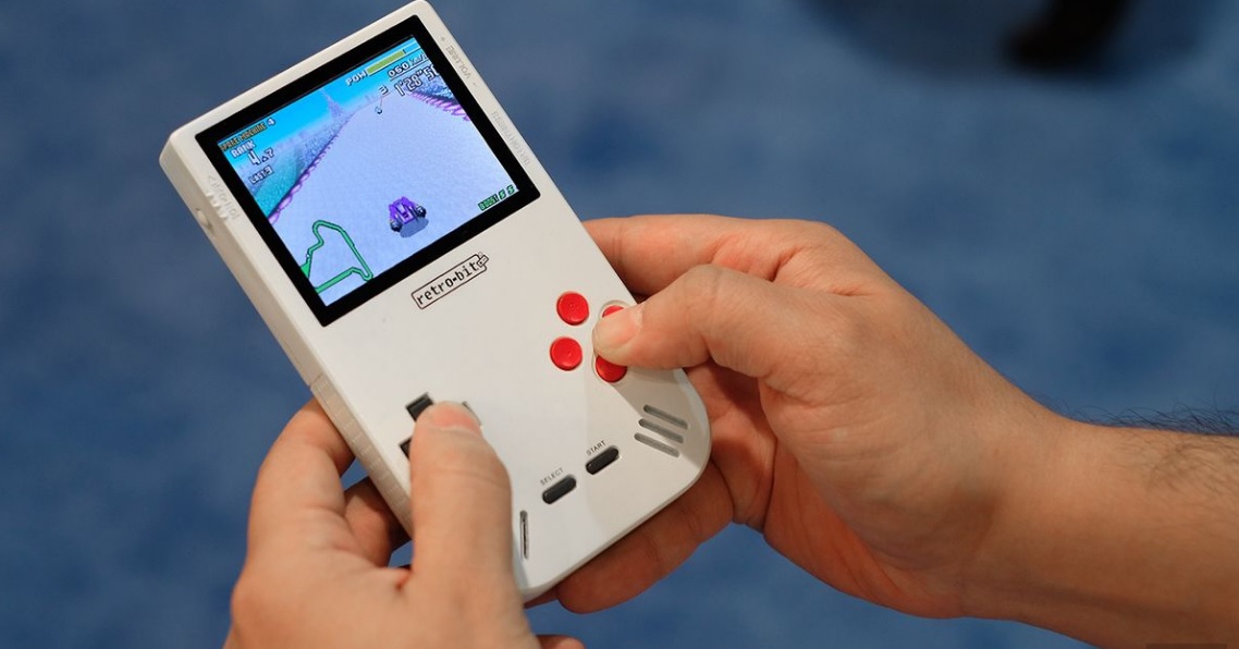 I got to play the Super Retro Boy at CES 2017 and it was fun - CNET