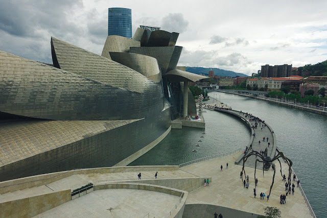 ビルバオ グッゲンハイム美術館 Museo Guggenheim Bilbao の周囲を散歩 バスク地方とバルセロナ旅行 Happy Traveler