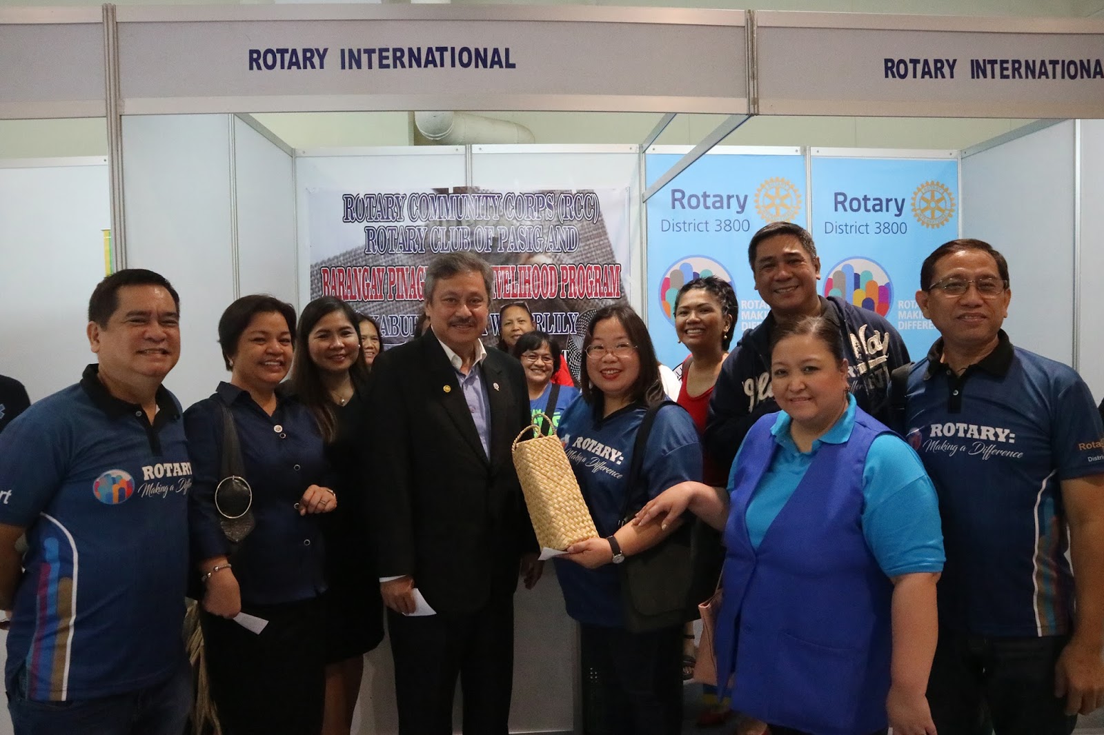 Rotary Clubs in Pasig, District 3800 team up with PBEX for UnladKaakbay Market and Expo Promotion