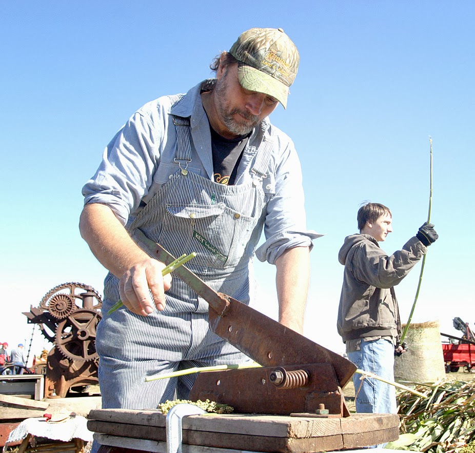 Hutchinson Herald, Menno, South Dakota September 25, 2013 Menno Pioneer Power Show