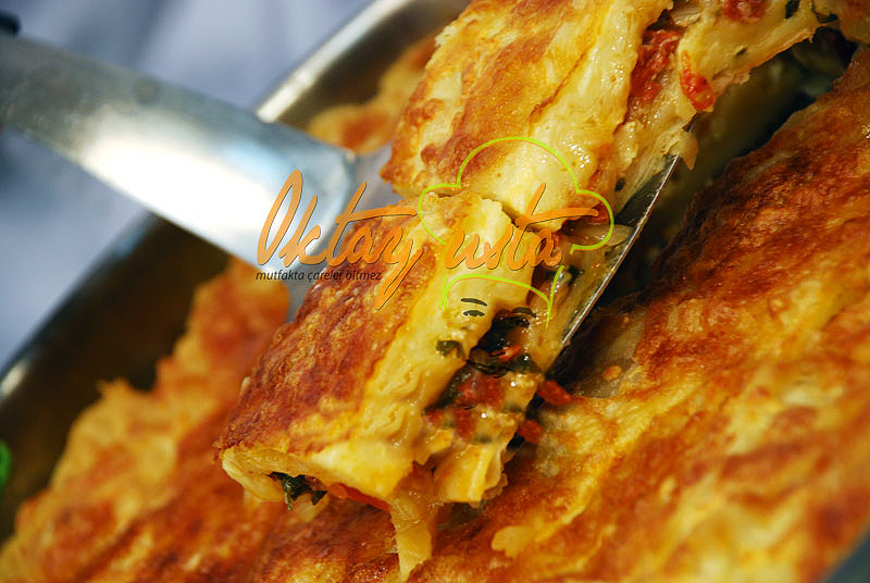 EN GÜZEL TARİFLER Sucuklu Peynirli Börek