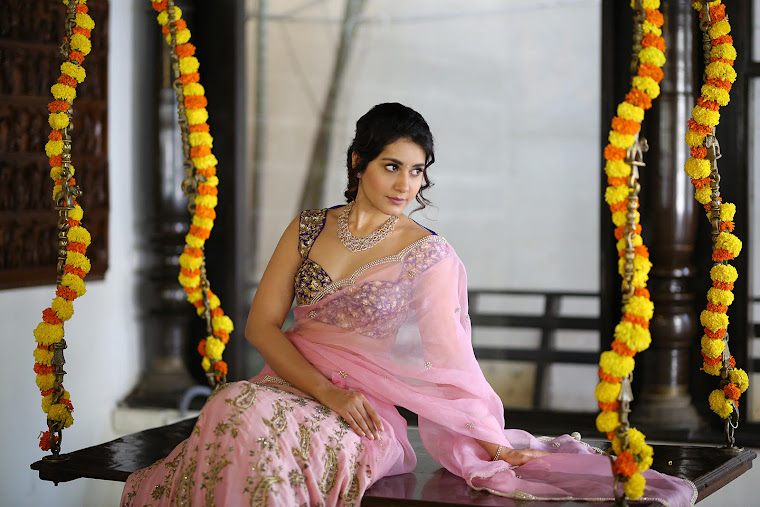 Raashi Khanna in pink lehenga