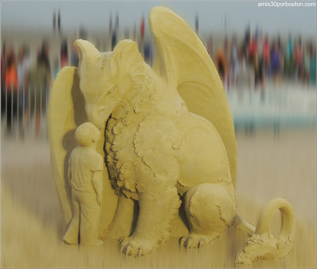 Esculturas de Arena de Revere Beach: Who Are You? de Susanne Ruseler Esculturas de Arena de Revere Beach: Who Are You? de Susanne Ruseler