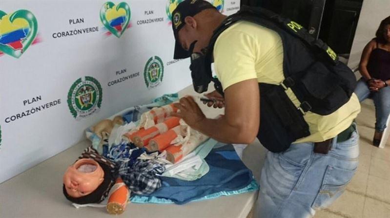 Muñeco bomba de las Farc incautado en el departamento del Cauca por la Policía de Colombia.