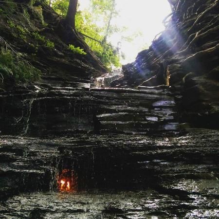 9 Wisata Api Abadi yang Terjadi Secara Ilmiah dan Tak Pernah Padam Di Dunia