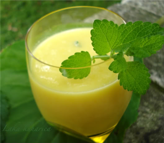 Pineapple - mango smoothie by Laka kuharica: smooth and exotic drink made from fresh tropical fruit.