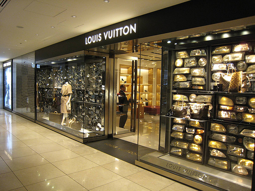 What Department Department Stores Carry Louis Vuitton Handbags Purses Italy