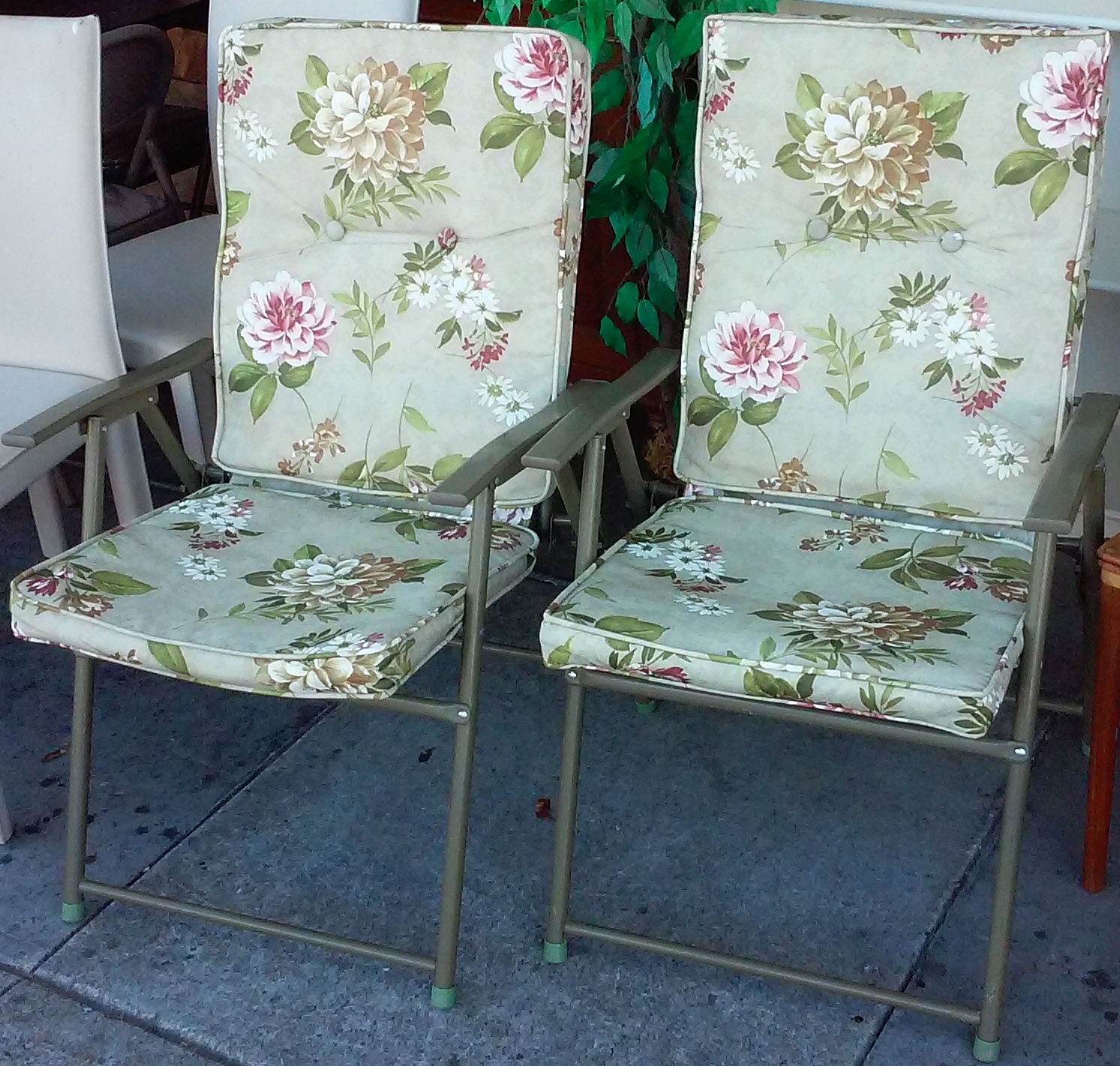 UHURU FURNITURE & COLLECTIBLES SOLD Pair of Floral Folding Patio