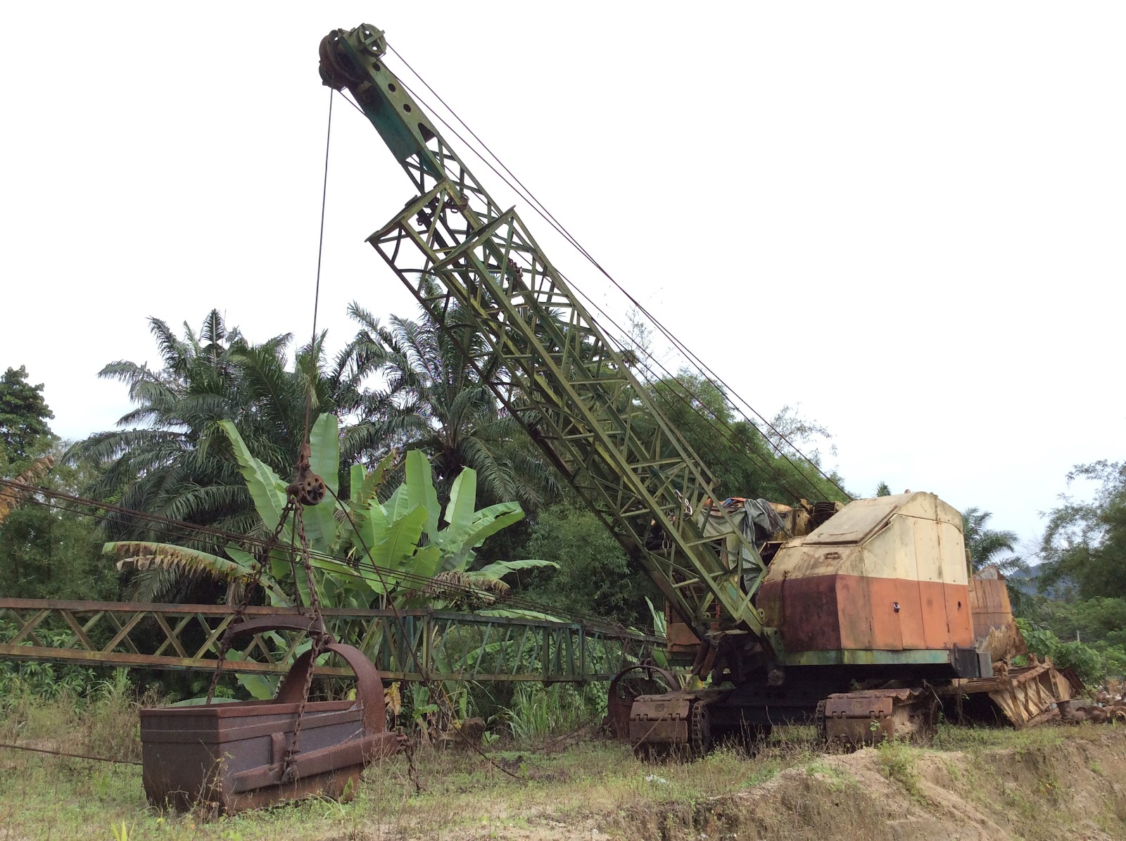 Sheng Weng Heavy Equipment & Parts Trading. Used RB Dragline Machine