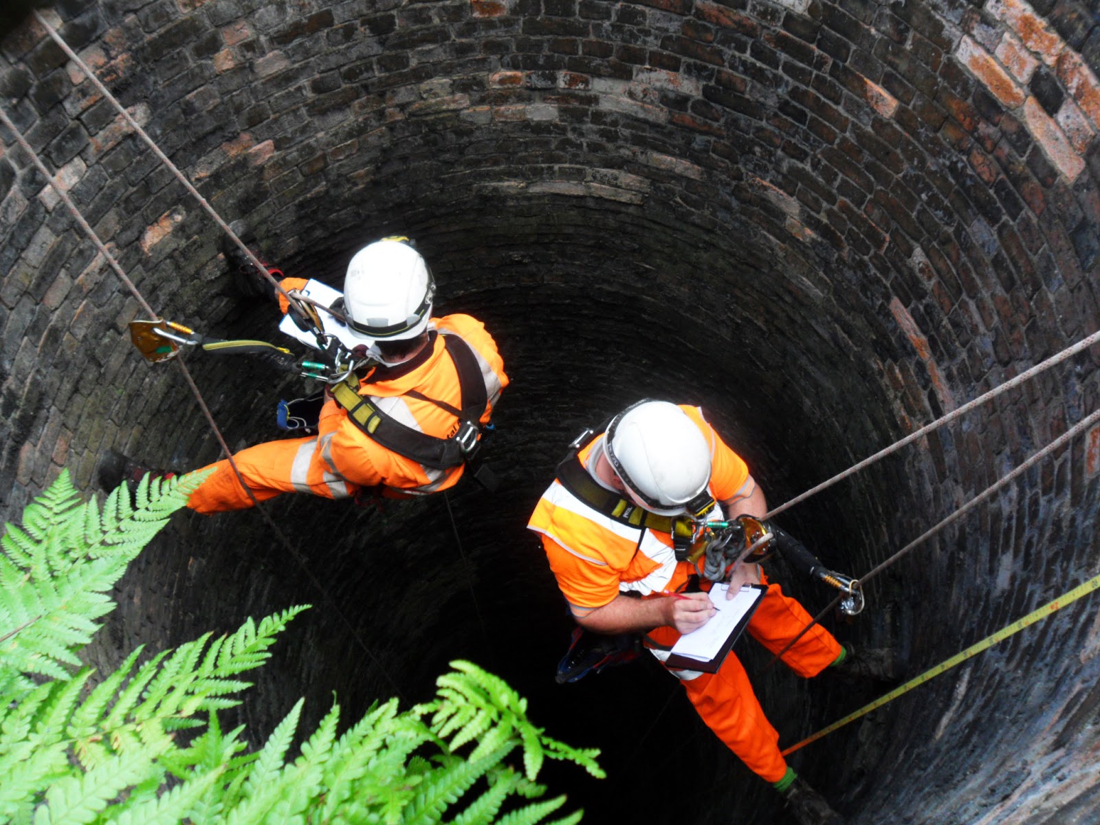 Confined space safety. Confined space entry. Освещение в замкнутом пространстве. Danger confined space. Safety in confined space.