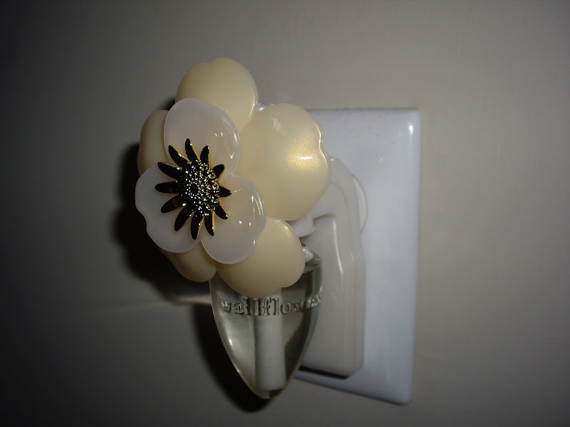 Makeup and Living Bath and Body Works Wallflower Review