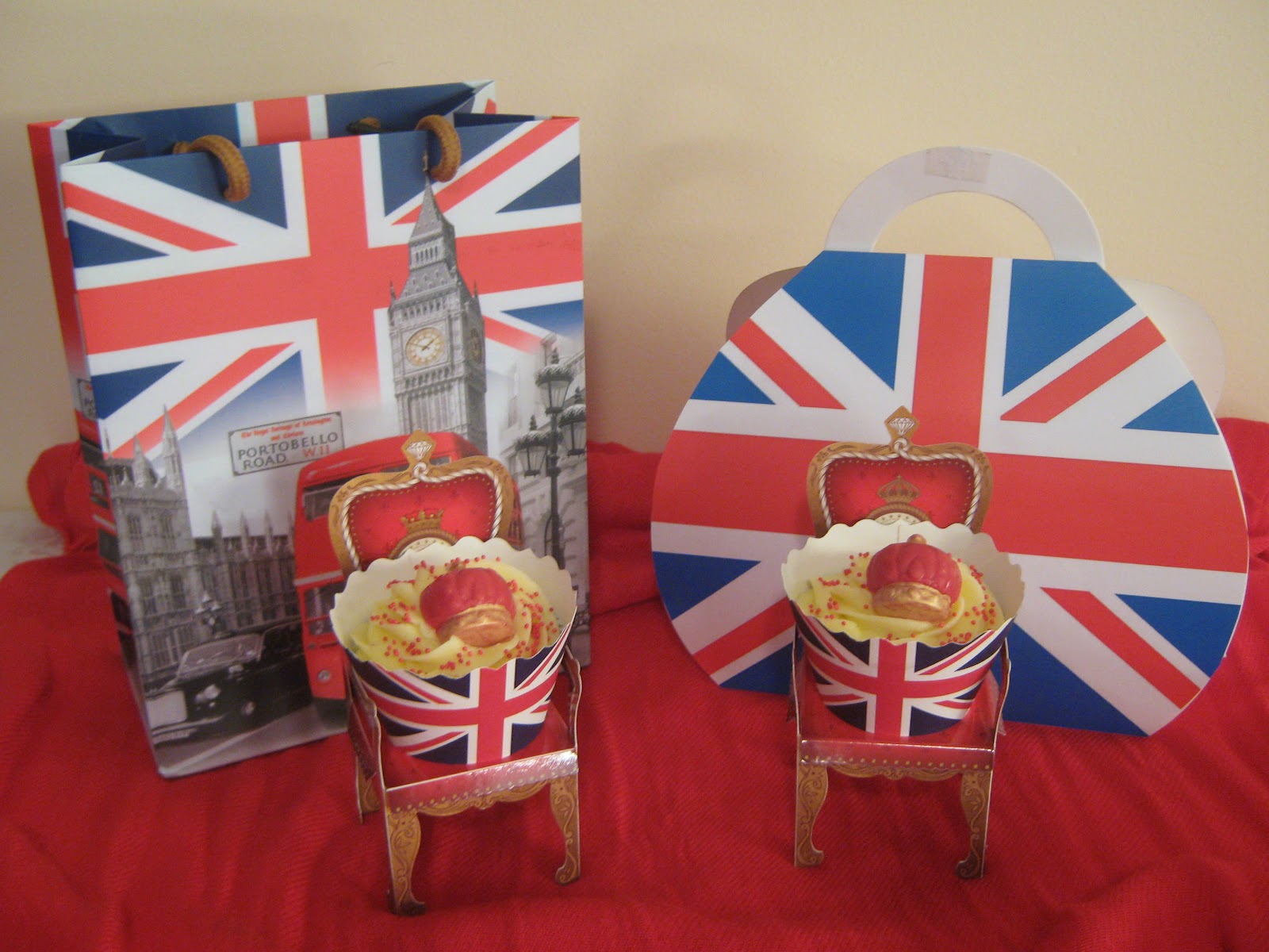 Diamond Jubilee cupcakes for the Queen Diamond Jubilee cupcakes for the Queen