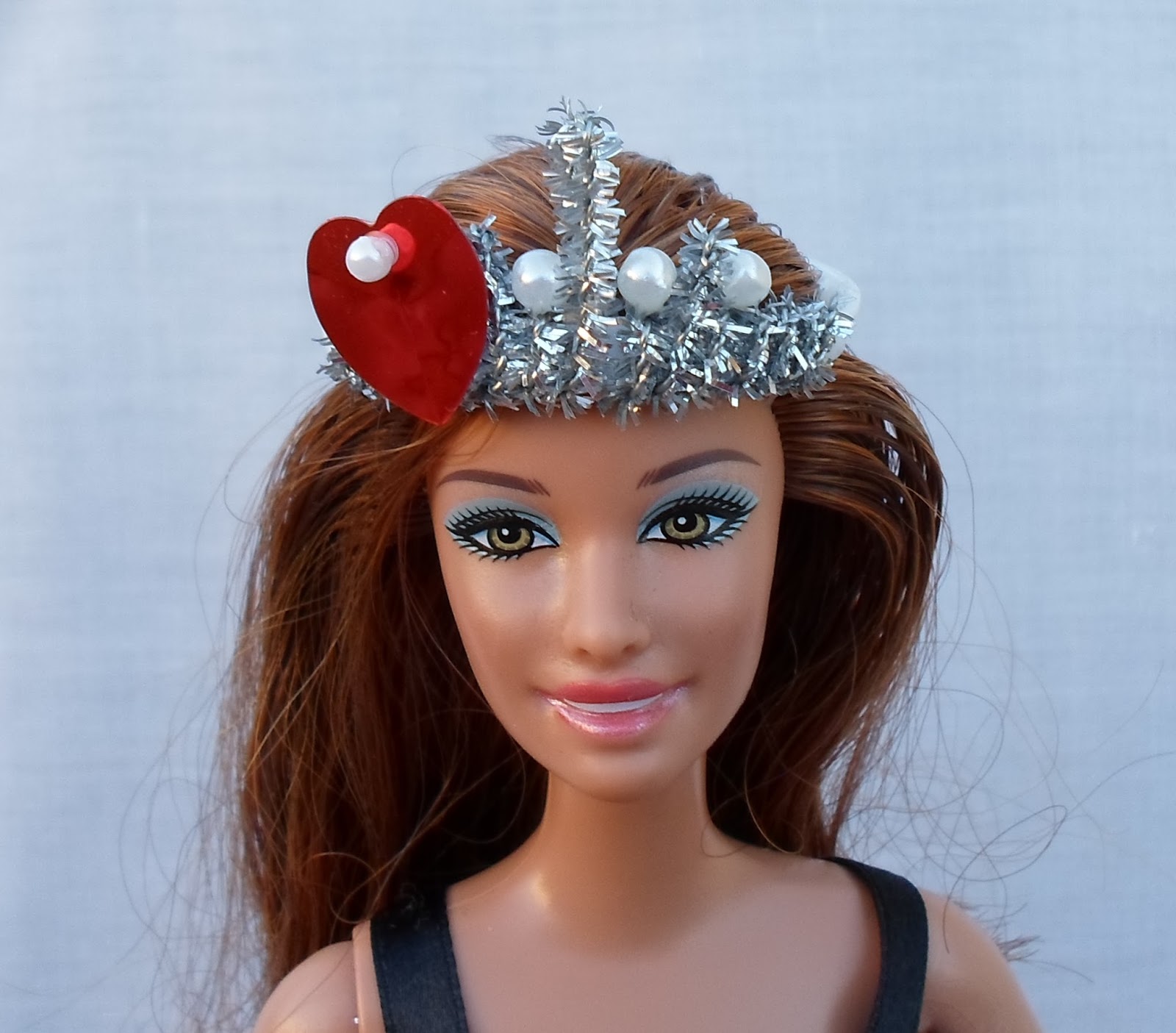 DIY Barbie Blog Valentine's Day Tiara for Barbie DIY from Bottle