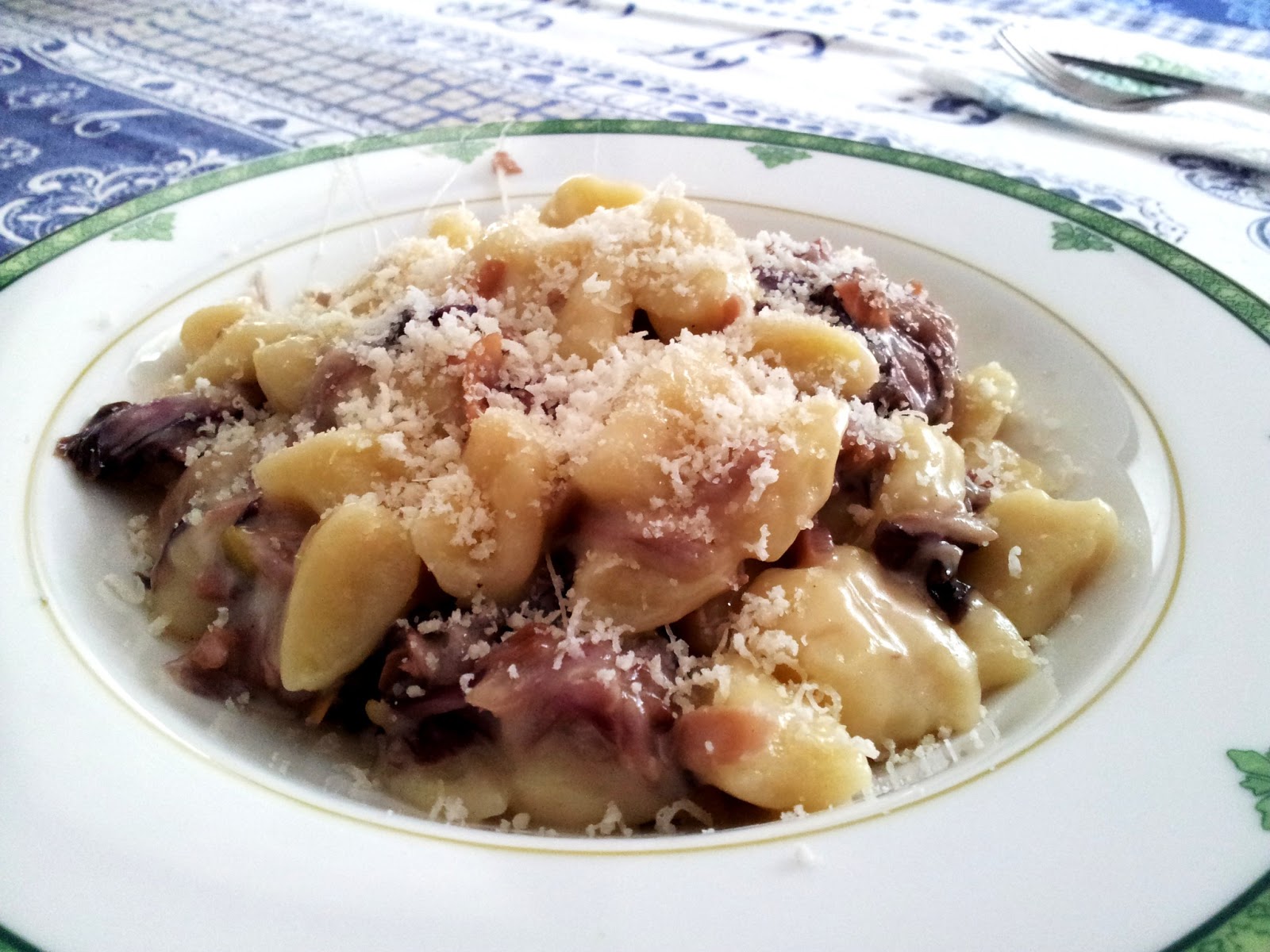me e la cucina... Gnocchi con radicchio, prosciutto crudo e provolone