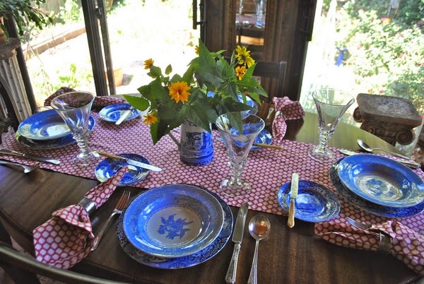 How to set the table in the garden