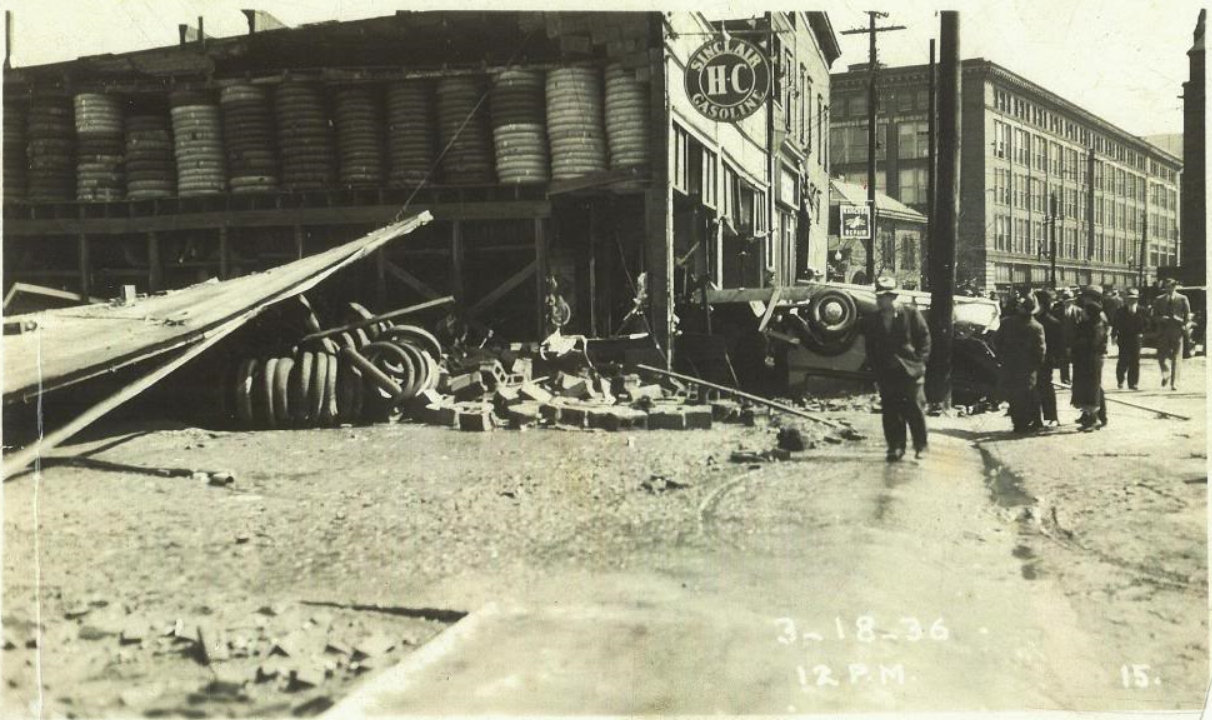 Vintage Johnstown Sinclair Gas Station '36