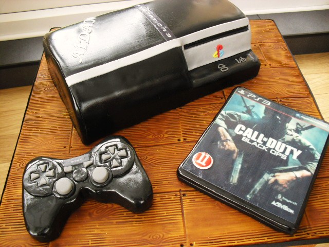 Cake Walk: Playstation 3 cake with edible game & controller