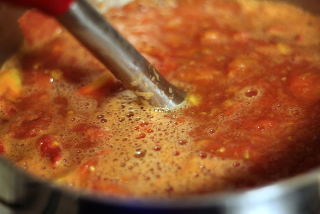 Learn the easiest way to can tomato sauce this year!