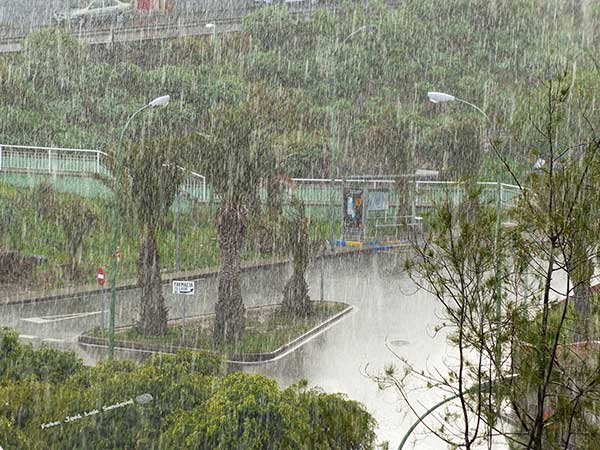 Graniza en Las Palmas de Gran Canaria y nieva en la cumbre Graniza en Las Palmas de Gran Canaria y nieva en la cumbre