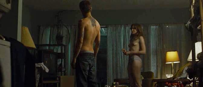 Desnudo en A Single Shot, Amy Sloan.