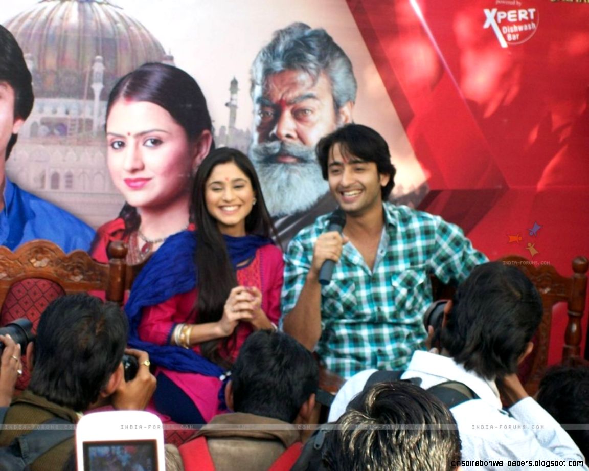 Shaheer sheikh and Soumya Seth on star parivaar awards 2012 TV