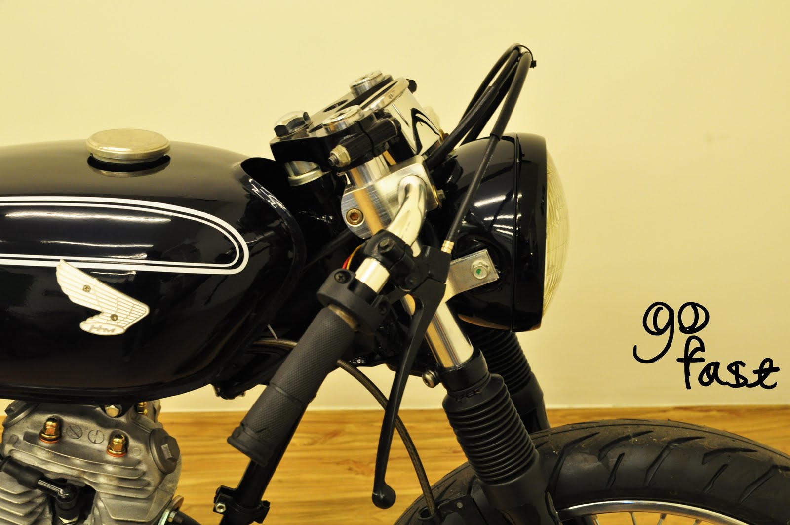 Cafe Racer Special: Honda CB 100 Cafe Racer (1600 x 1063 Pixel)