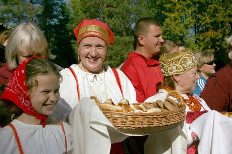 Карелы - коренные жители карелии. Карелы народ россии. Карелы самобытность. Корелы или карелы. Корелы или карелы.