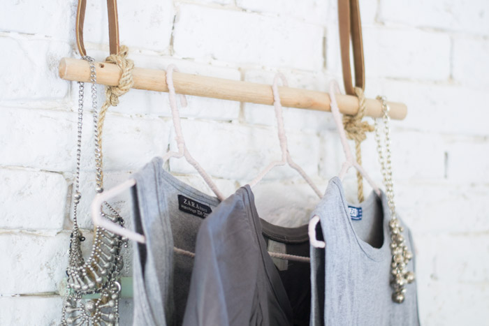 Perchero con cuerda y listones madera diy