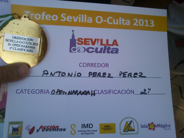 Reverso de medalla y diploma de trofeo Sevilla O-Culta 2013