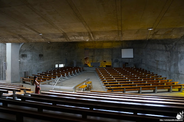 Nevers - Eglise Sainte-Bernadette du Banlay, Part. 2<br /> Architectes: Claude Parent, Paul Virilio (Architecture Principe)<br /> Avec Odette Ducarre (maquette des vitraux), Morice Lipsi (Mobilier) Construction: 1963 - 1966 Nevers - Eglise Sainte-Bernadette du Banlay, Part. 2<br /> Architectes: Claude Parent, Paul Virilio (Architecture Principe)<br /> Avec Odette Ducarre (maquette des vitraux), Morice Lipsi (Mobilier) Construction: 1963 - 1966