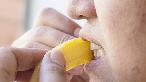 cara menghilangkan karang gigi dengan cepat 12 Cara Menghilangkan Karang Gigi Secara Alami dengan Cepat