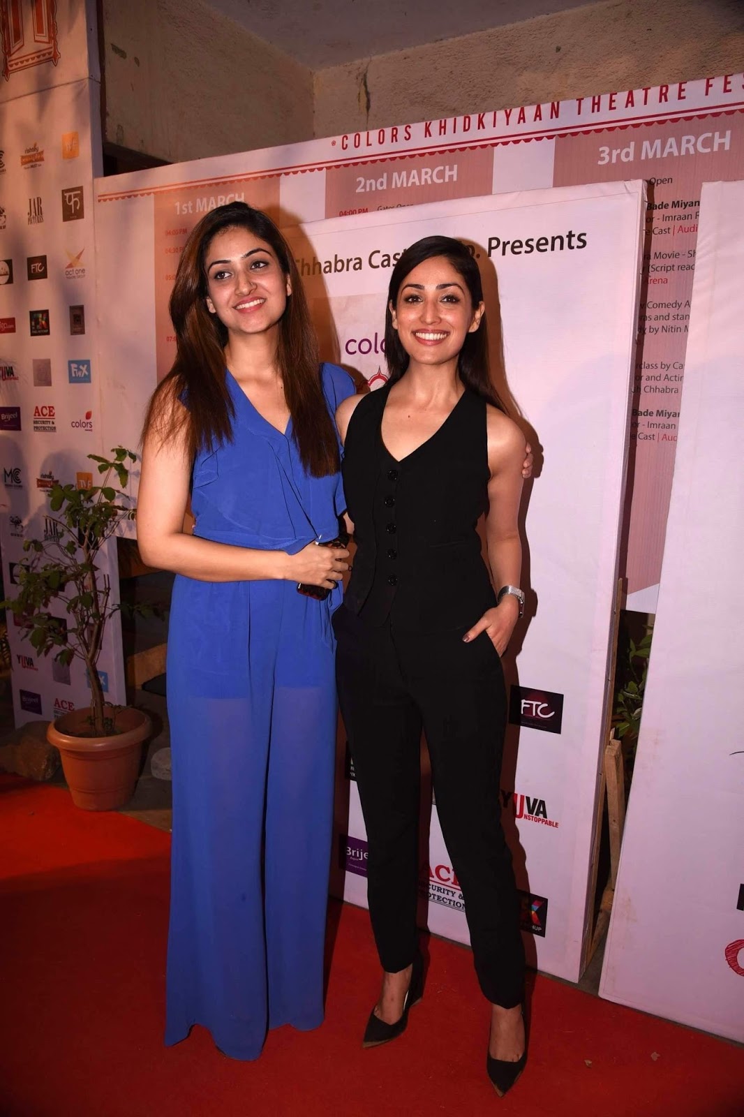 Dia Mirza and Yami Gautam Look Super Hot At COLORS Khidkiyaan Theatre Festival 2017 in Mumbai