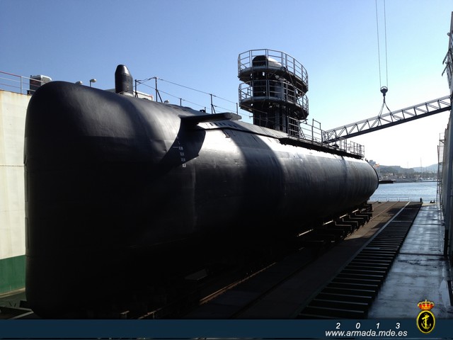El submarino ‘Mistral’ S-73 vuelve al agua. 