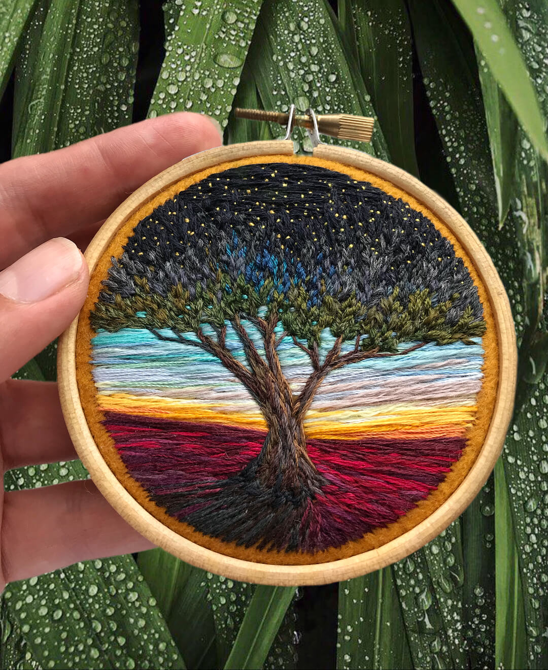 07-шимуня-Needlepoint-Drawing-with-Embroidery-Art-www-designstack-co