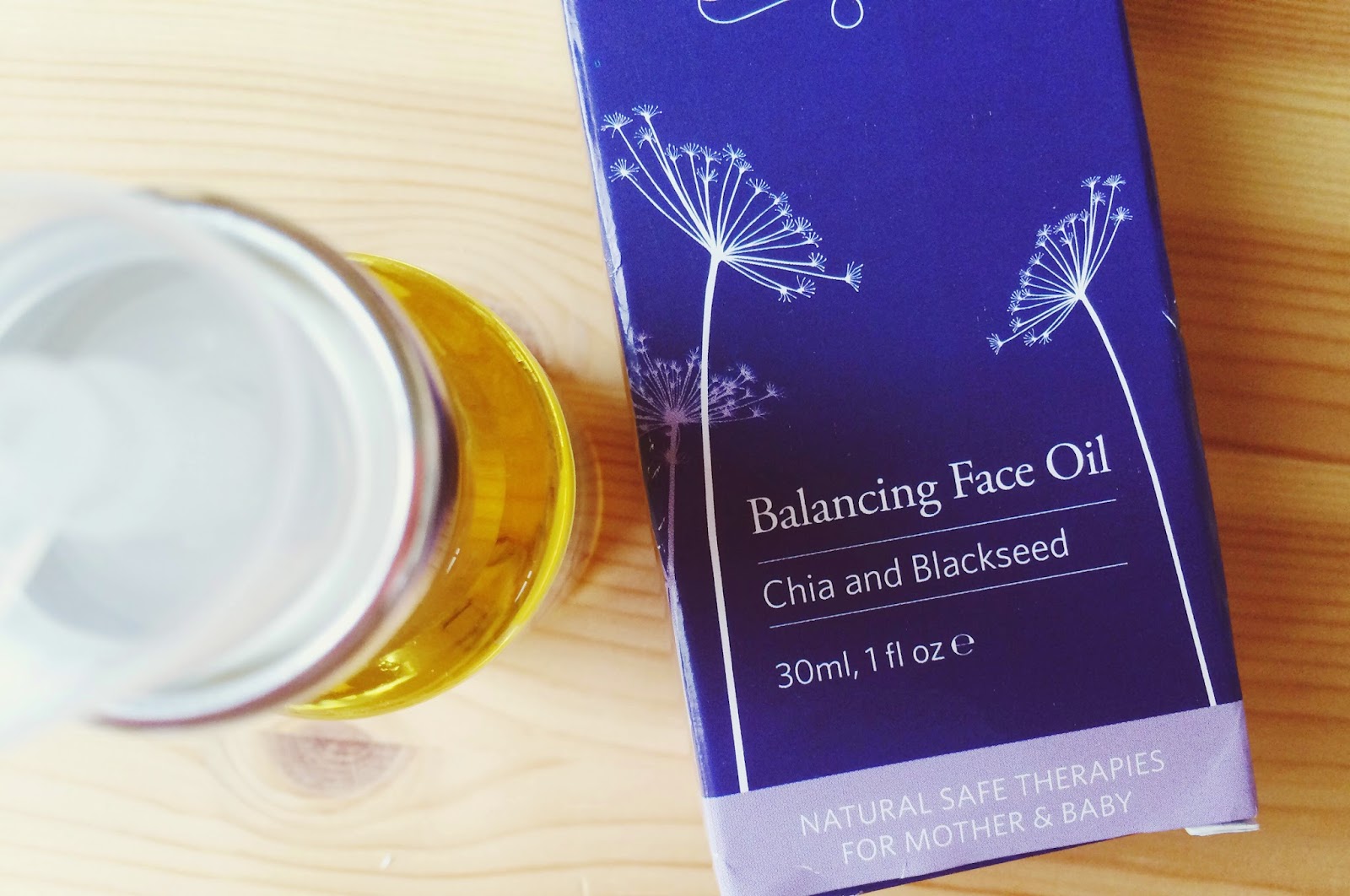 FashionFake, a UK fashion and lifestyle blog. Kadria Balancing Face Oil is a natural oil made with chia and blackseed - FashionFake reviews!
