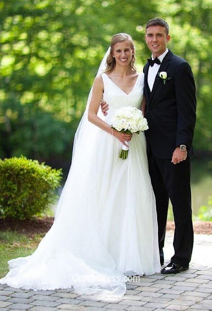 http://www.groupdress.com/v-neck-sleeveless-pleated-floor-length-a-line-fall-wedding-dress-1497.html