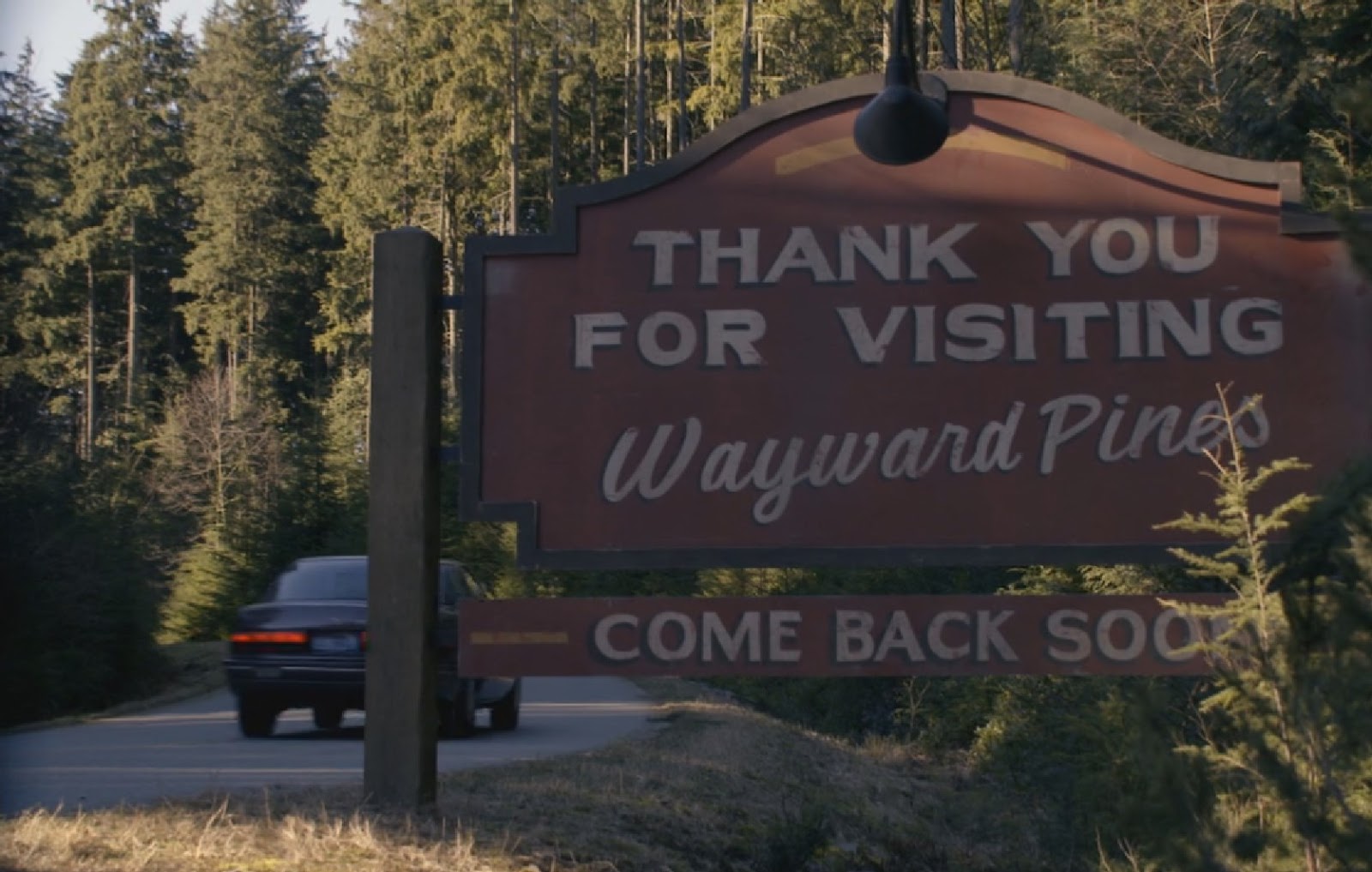 Wayward Pines - The Friendliest Place on Earth - Advance Preview : "Watchful Eyes"