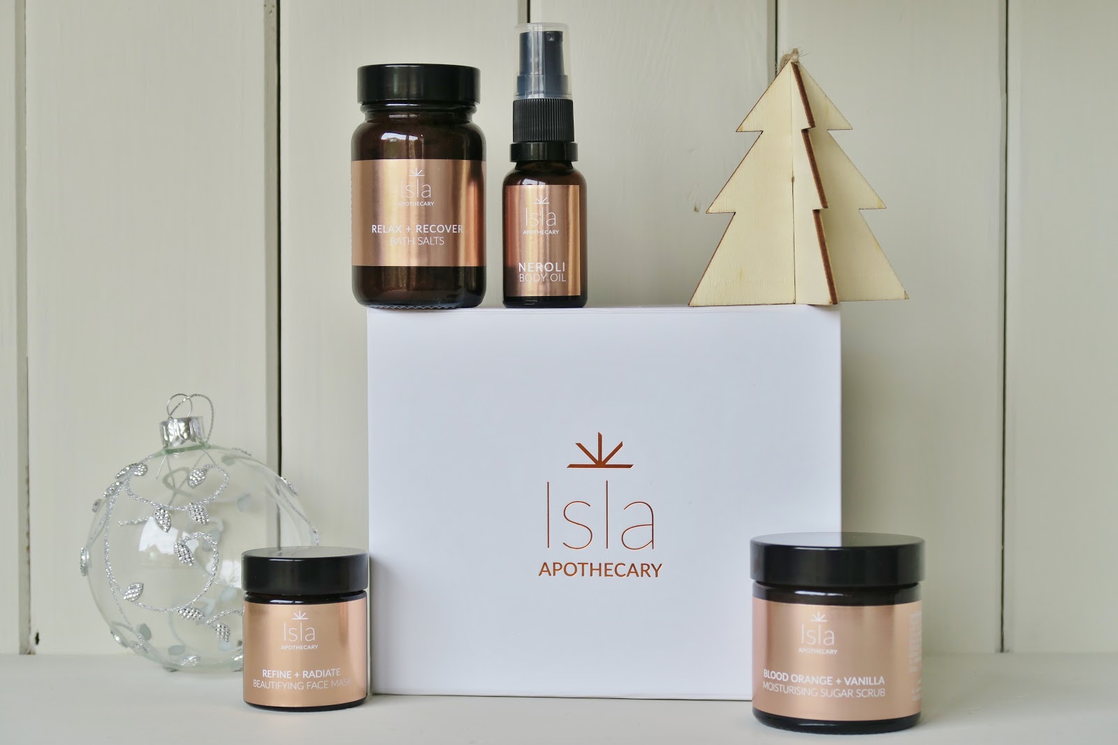 Isla Apothecary | This Natural Bee Green Beauty Christmas Gift Guide 2017