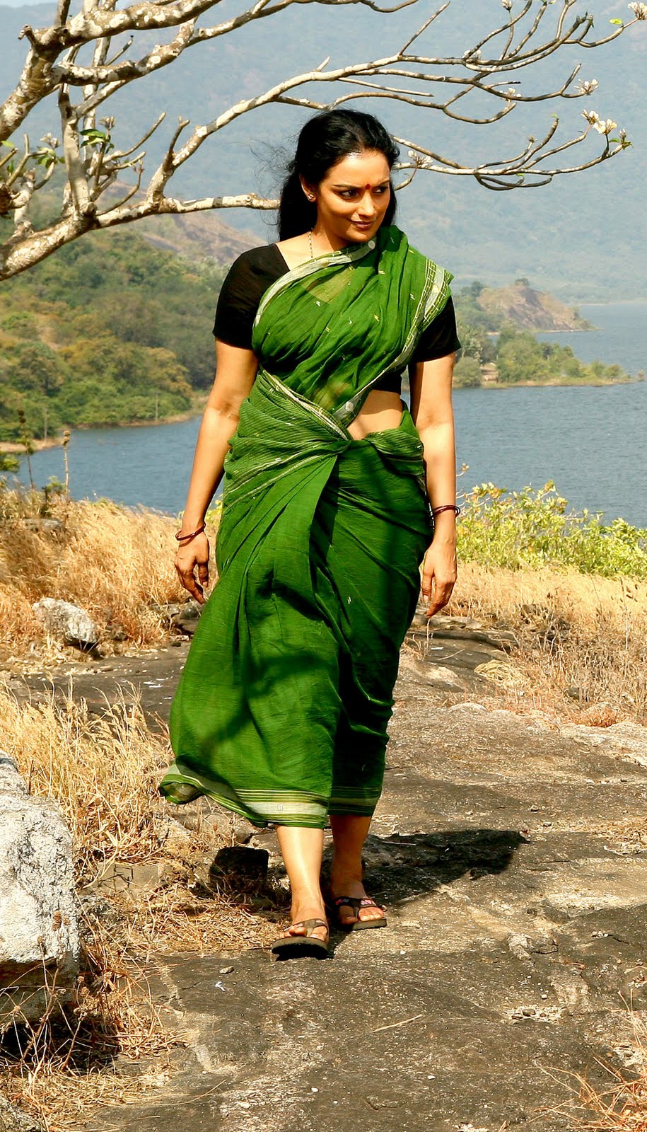 Soon Shweta Menon New Hot Stills Shweta Menon Spicy Photos From Thaaram Tamil Movie