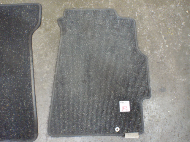 Honda%2BIntegra%2BType-R%2BDC2%2B1%2BSet%2BGenuine%2BCarpet%2BMats%2B%25281%2529.JPG