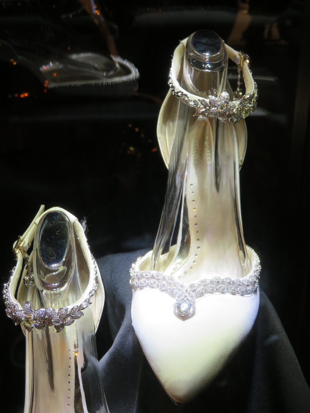 Kee Hua Chee Live! RM5 MILLION 1,188 WHITE DIAMONDS WEDDING SHOES