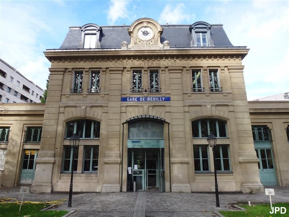 Parisbiseart Gare de Reuilly