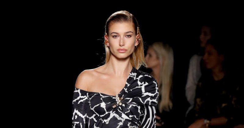 Hailey Baldwin – Versace Pre-Fall 2019 Fashion Show in NYC – Fashion Style