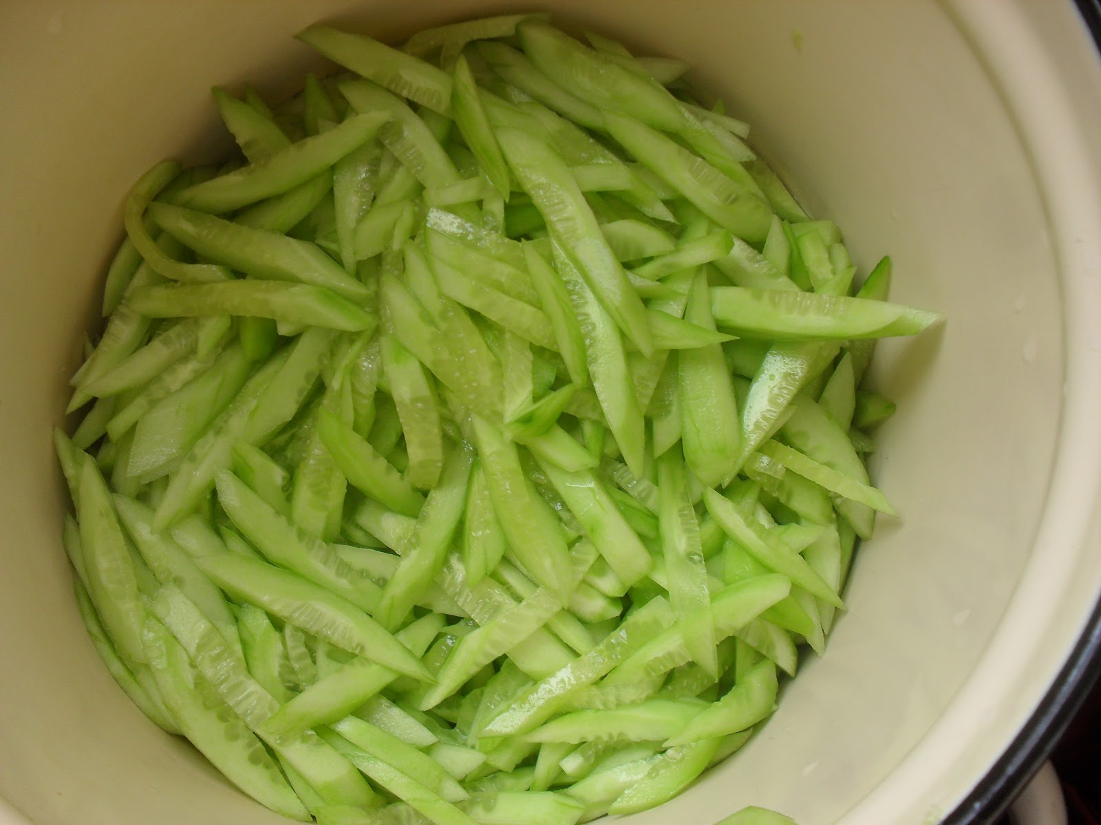 Салат из свежей капусты с майонезом, яйцом и огурцом: рецепт с фото пошагово